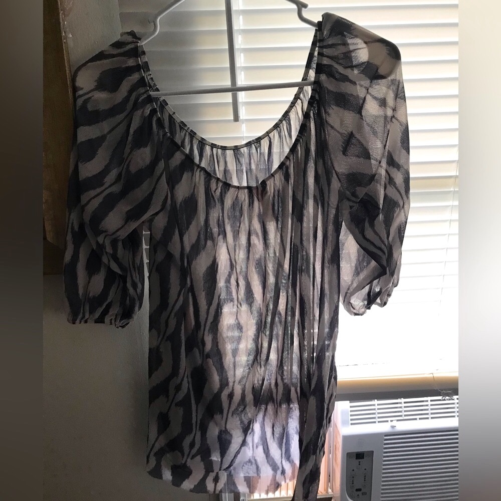 See thru pull over top